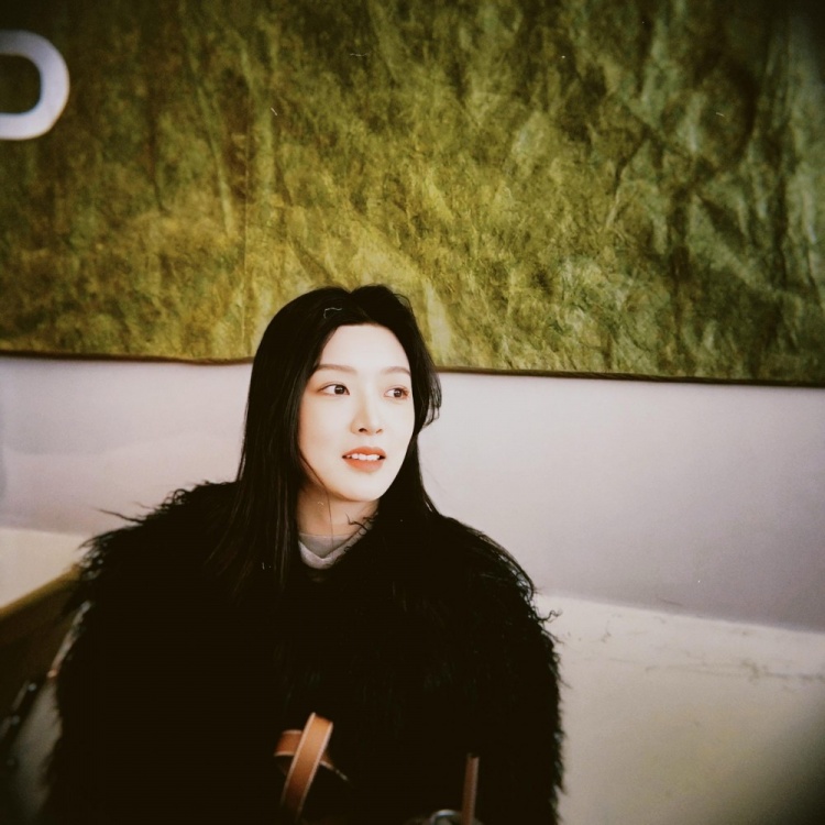  很好看！付豪女友更新社媒曬美照：最近很愛(ài)