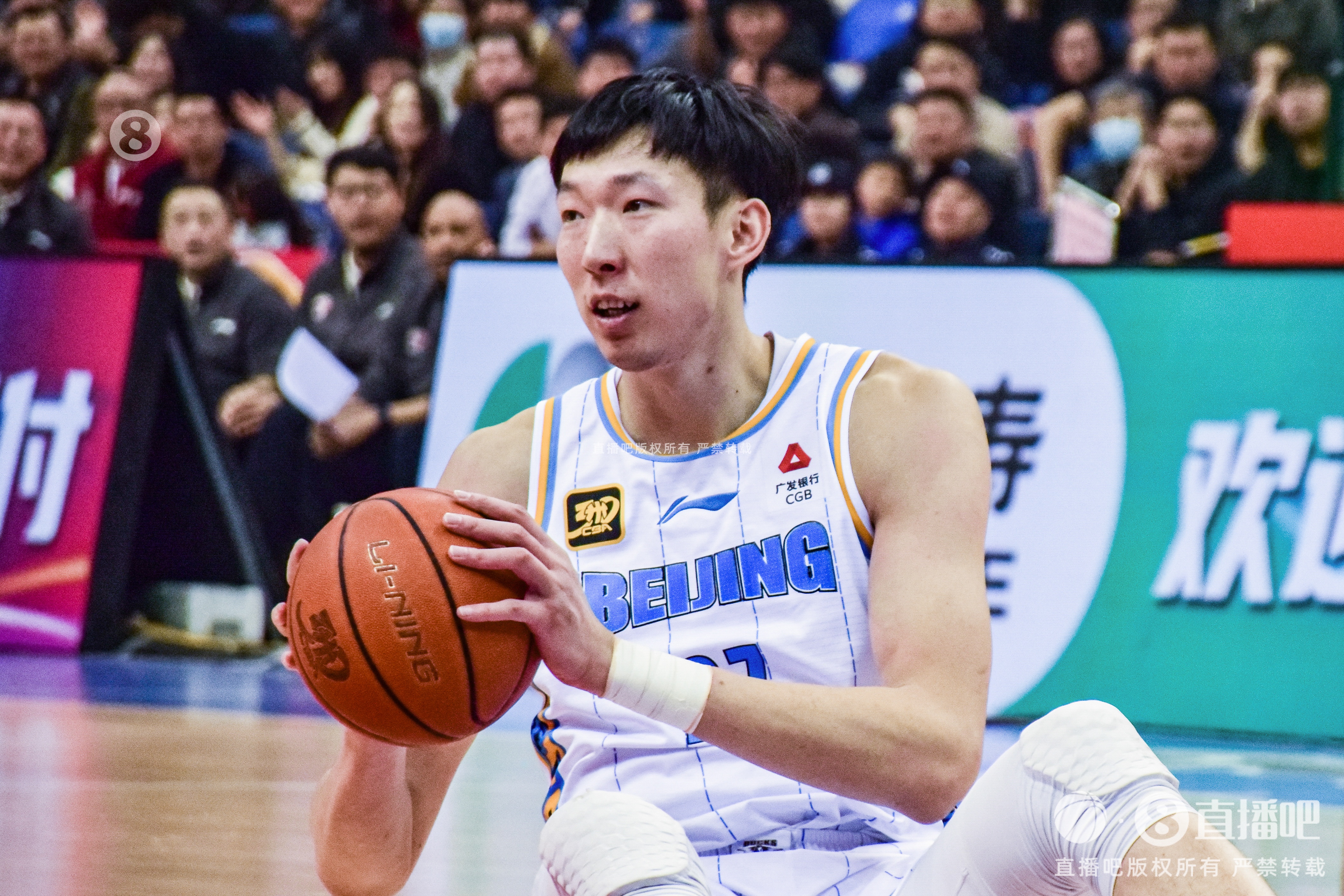  定海神針！周琦內(nèi)線攻防在線 半場6中5貢獻12分6籃板2蓋帽